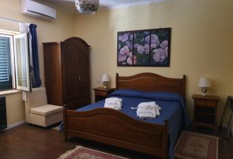 Villa la Quercia Resort has rooms with a private hot tub