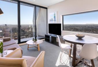 Oaks Melbourne on William Suites has Balcony rooms