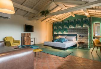 C   Toresele Relais Osteria Garden allows 18 year olds to book a room