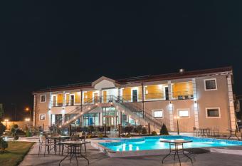 Hotel Royal Garden has Balcony rooms
