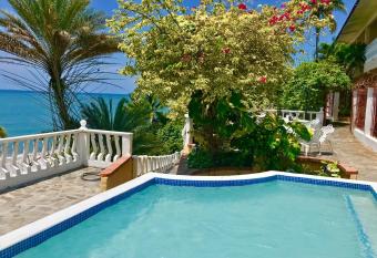 CafeGourmetPtaCorona has Balcony rooms