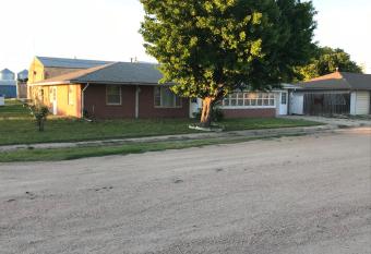 Lodge 545 Complete Large brick house fully furnished allows 18 year olds to book a room