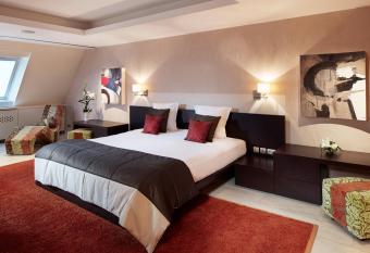 Hotel L Europe allows 18 year olds to book a room