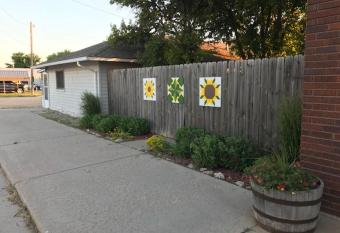 Lodge 305 Complete Fully Furnished House allows 18 year olds to book a room