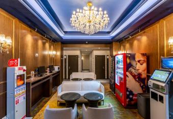 Mayer Inn allows 18 year olds to book a room