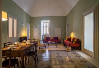 Palazzo Garzia Residence - Dimora storica has Balcony rooms