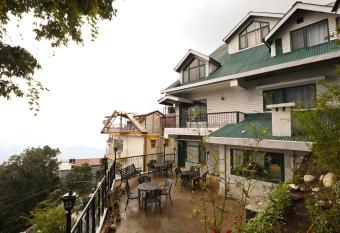 Groombridge has Balcony rooms