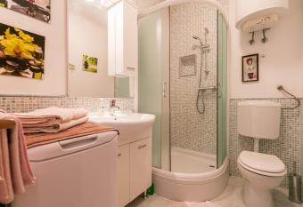 Apartments Kastelani allows 18 year olds to book a room