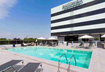 Pullman Bordeaux Lac allows 18 year olds to book a room