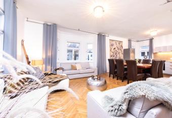 Family Wellhouse Green Garden Salzburg, up to 16 pax, BBQ, sunbeds, bikes has Balcony rooms