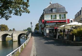 LE CABOUILLET allows 18 year olds to book a room