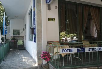Hotel Fotini allows 18 year olds to book a room