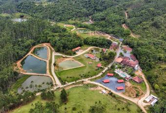 Hotel Fazenda Casar  o do Vale Hotel allows 18 year olds to book a room