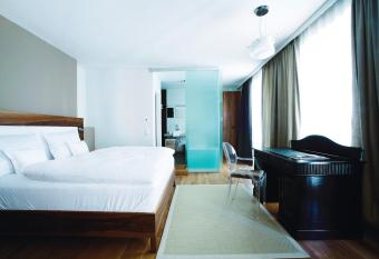 Fr  hst  ckshotel im Goldschmiedehaus has Balcony rooms