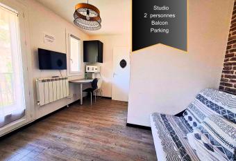 Studio Centre Ville Parking residence Pradines 1 has Balcony rooms