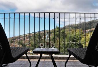 Casa do Loja 2  allows 18 year olds to book a room