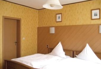 Hotel Alt Wassenberg allows 18 year olds to book a room