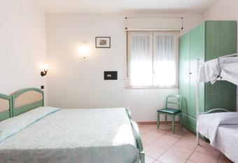 Albergo Cenni has Balcony rooms
