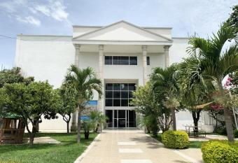 Hotel Quinta de La Rosa allows 18 year olds to book a room