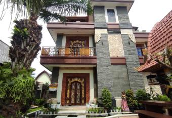 Putaclari Saba Villa allows 18 year olds to book a room