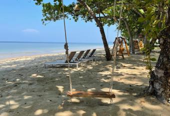 Koh Jum Delight Beach has Smoking/Balcony rooms