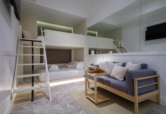 Charterhouse Causeway Bay allows 18 year olds to book a room