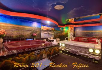 Americas Best Value Inn & Suites Joshua Tree National Park has rooms with a private hot tub