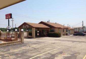 De Leon Inn allows 18 year olds to book a room