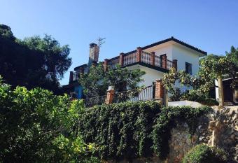 La Muntanya alojamiento rural turistico vacacional has Balcony rooms