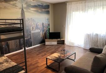 Monteur Suite Rodenbach has Balcony rooms