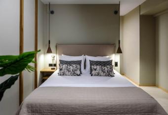   SteliosDimitra   Guest House I in Nafplio allows 18 year olds to book a room