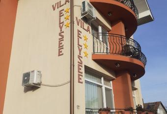 Vila Elysee has Balcony rooms