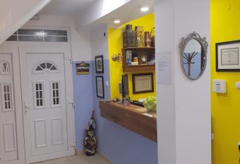 Apartments & Rooms Left River allows 18 year olds to book a room