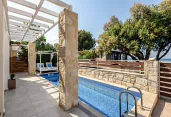 Azure Beach Villas has Balcony rooms