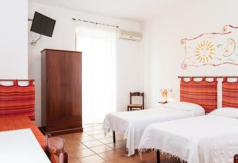 La Mezzanella Guesthouse has Balcony rooms