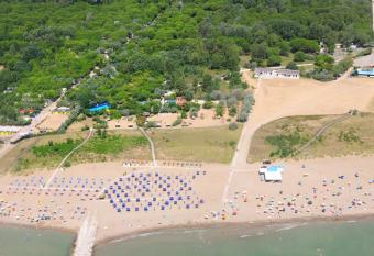 Holiday Center Valdor allows 18 year olds to book a room