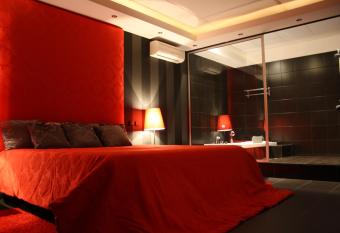 S  o Gon  alo - Alojamento allows 18 year olds to book a room