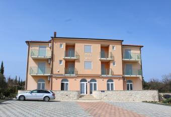 Villa Mirko has Balcony rooms