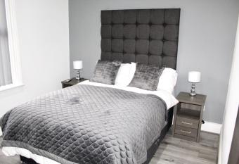 Reads Luxury Jacuzzi Apartments allows 18 year olds to book a room