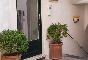 Amalfi Holiday House Rooms & Apartments has Balcony rooms