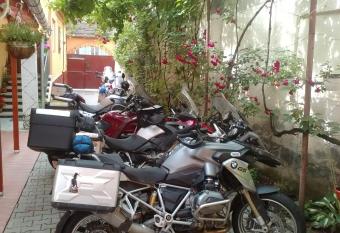 Casa Soare check-in independent allows 18 year olds to book a room