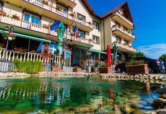 Hotel Dumbrava allows 18 year olds to book a room