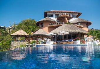 Villa El Murmullo by La Casa Que Canta has Balcony rooms
