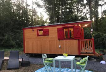 La Roulotte de Ciney allows 18 year olds to book a room