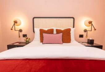 Casa Hoyos - Hotel Boutique allows 18 year olds to book a room