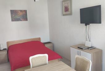 Villa Ivanovi allows 18 year olds to book a room