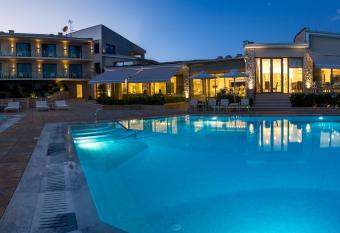 Calma Hotel & Spa allows 18 year olds to book a room