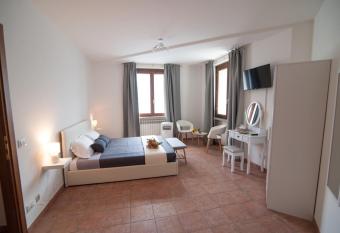 B&B CA DEL SOLE has Balcony rooms