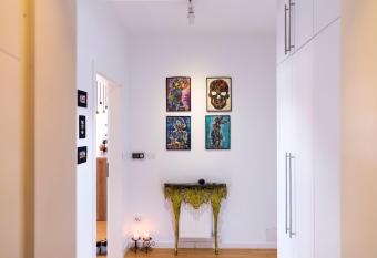 Modern apartment with a view feels like home has rooms with a private hot tub