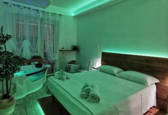 Il Mare di Roma Deluxe allows 18 year olds to book a room